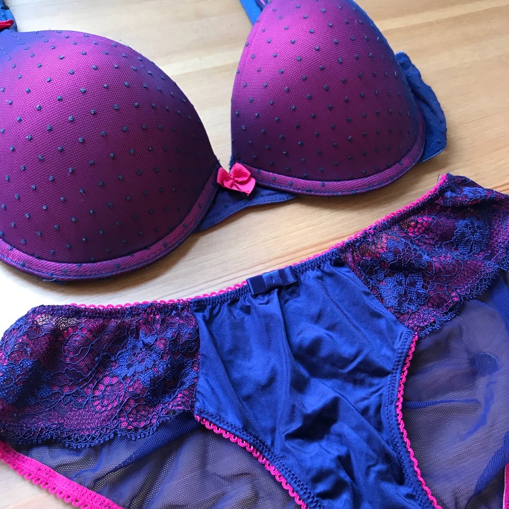Adorable VICTORIAS SECRET pushup bra/panty set!
